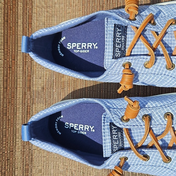 Sperry Light Blue Plaid Casual Boat Sneakers with Brown Laces, 9.5 - Picture 2 of 8